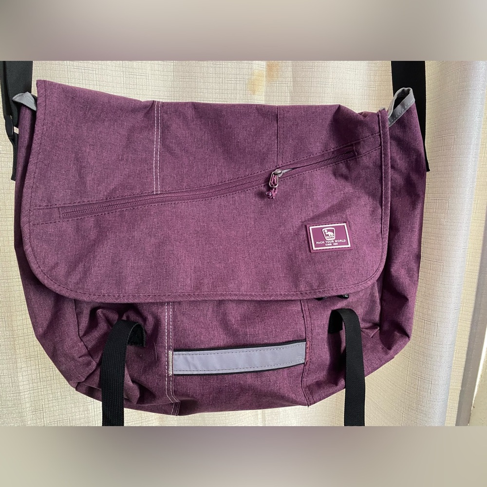 Traveling this year? Oiwas Messenger Bag ~ Purple Canvas Satche - Picture 4 of 8